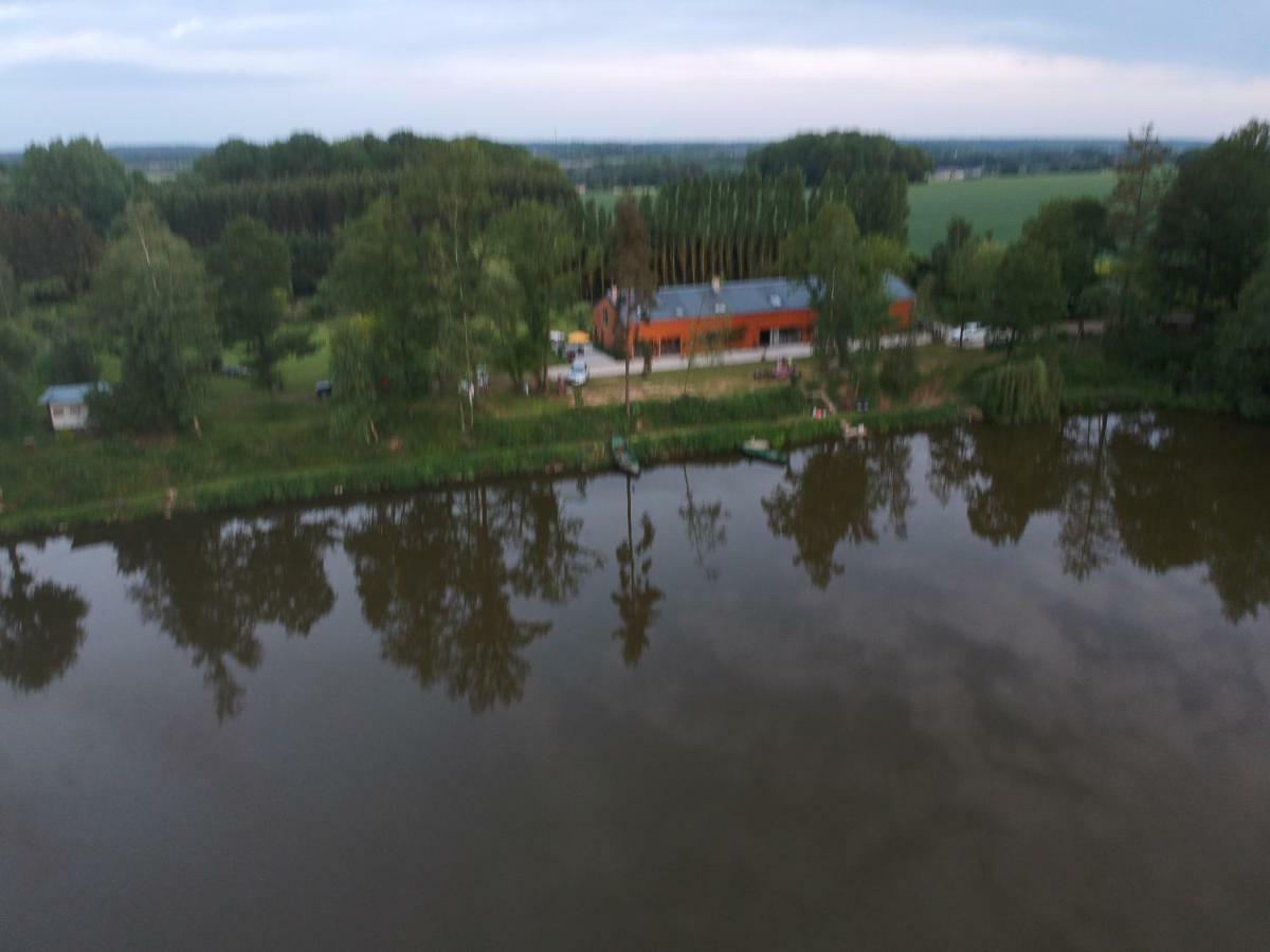 Florennes Gite Neuf 150 M2 Devant Un Grand Lac Prive De 2 Hectares Poissonneux Au Milieu Des Bois Buitenkant foto
