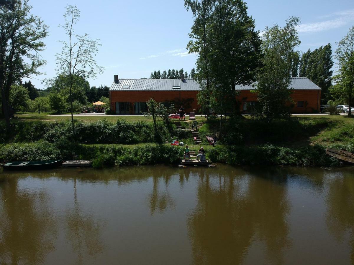 Florennes Gite Neuf 150 M2 Devant Un Grand Lac Prive De 2 Hectares Poissonneux Au Milieu Des Bois Buitenkant foto
