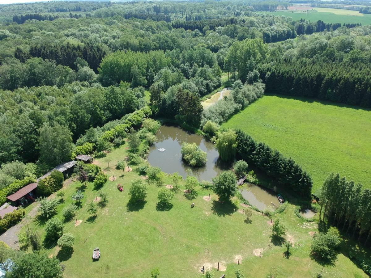 Florennes Gite Neuf 150 M2 Devant Un Grand Lac Prive De 2 Hectares Poissonneux Au Milieu Des Bois Villa Buitenkant foto