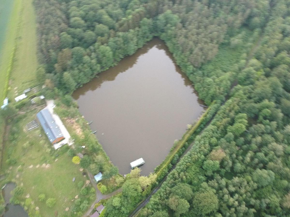 Florennes Gite Neuf 150 M2 Devant Un Grand Lac Prive De 2 Hectares Poissonneux Au Milieu Des Bois Villa Buitenkant foto