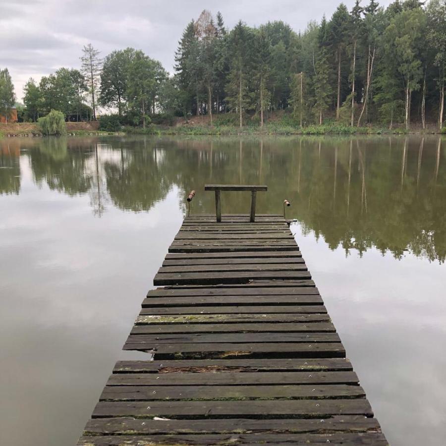 Florennes Gite Neuf 150 M2 Devant Un Grand Lac Prive De 2 Hectares Poissonneux Au Milieu Des Bois Villa Buitenkant foto