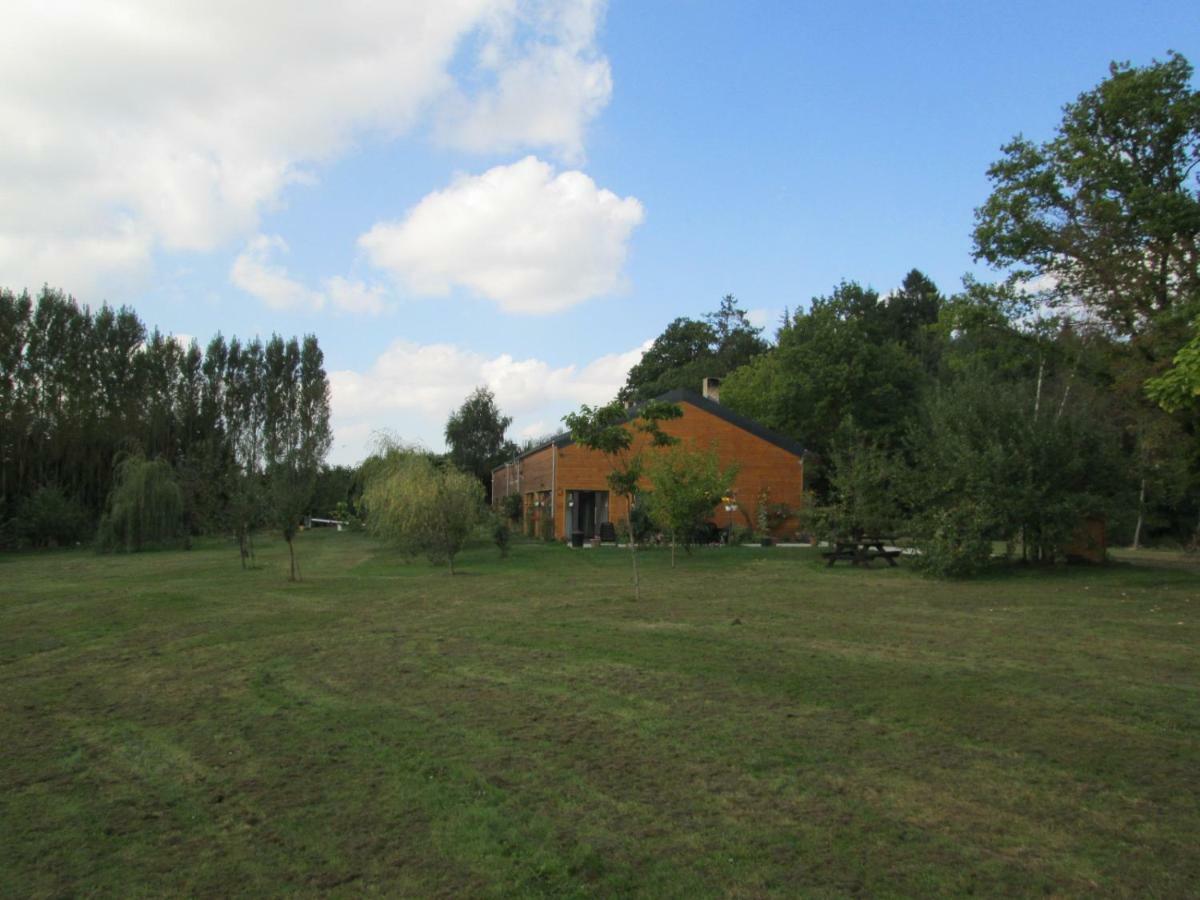 Florennes Gite Neuf 150 M2 Devant Un Grand Lac Prive De 2 Hectares Poissonneux Au Milieu Des Bois Villa Buitenkant foto